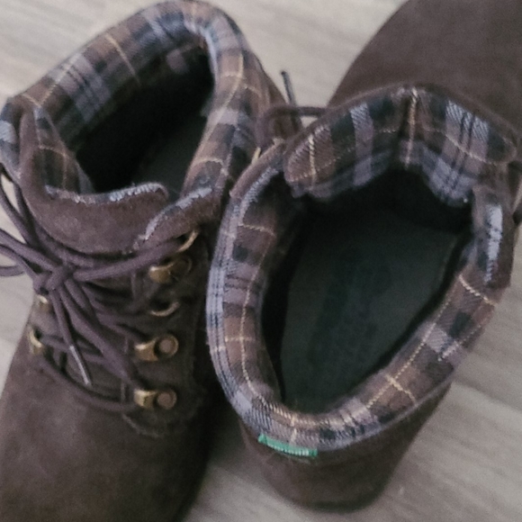 Hiking boots - Picture 3 of 3